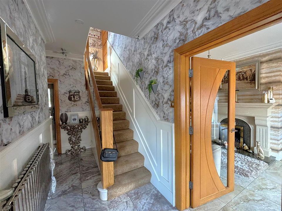 Through the keyhole: Inside former UDA godfather Jim Spence's  luxury home